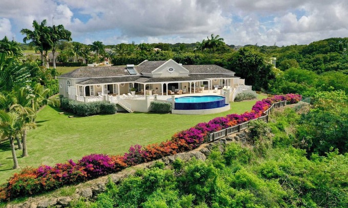 Lower Carlton Villa | Aquilae Summary: Beho