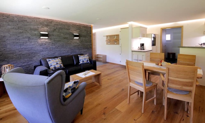 Unterkirnach Apartamento | Apartment 'Abendgrund' with Private Terrace, Shared Garden and Wi-Fi