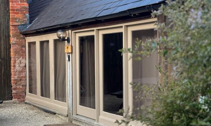 Lechlade Cabaña | The Dairy Cotswolds Cottage Farm Stay With Pool