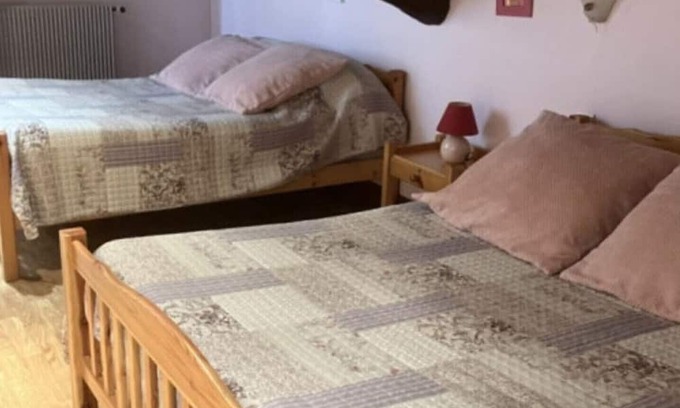 Segonzac Cama Y Desayuno | Guest Room 'Room 1 for 2 People' with Shared Pool, Shared Terrace and Wi-Fi