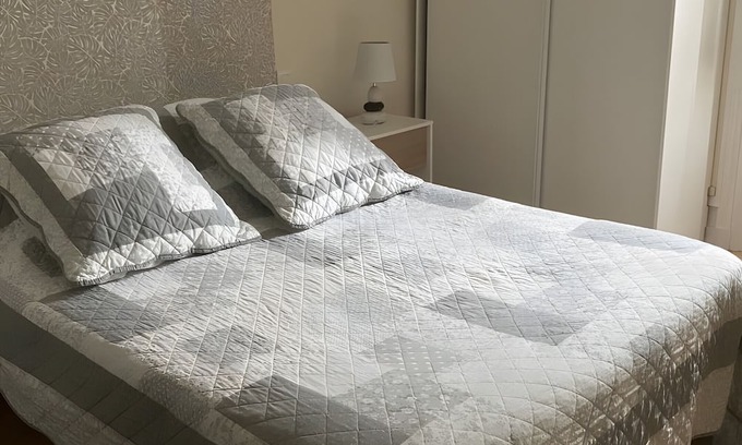 Segonzac Cama Y Desayuno | Guest Room 'Room #4 - 2 Persons' with Shared Pool, Shared Terrace and Wi-Fi