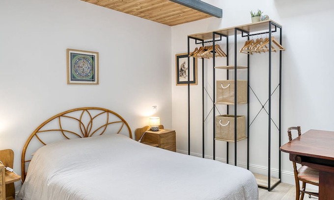 Trevoux Apartamento | Vrbo Property