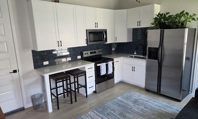Cedar Creek Apartamento | Charming NEW studio in an upscale neighborhood.
