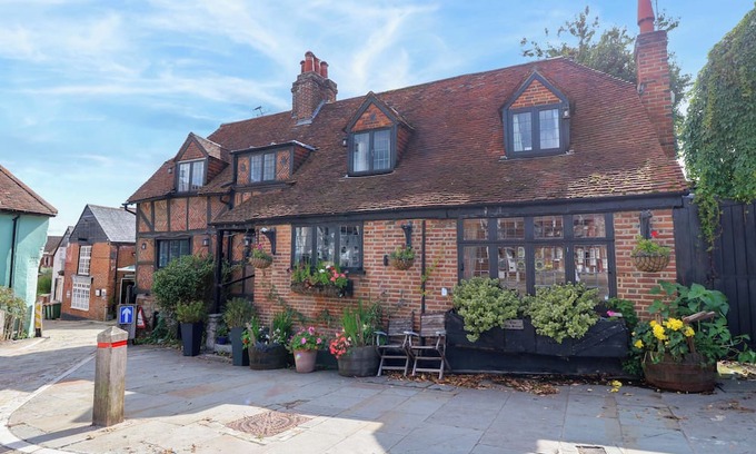 Hamble-le-Rice Casa | THE OLD HOUSE, pet friendly, character holiday cottage in Hamble