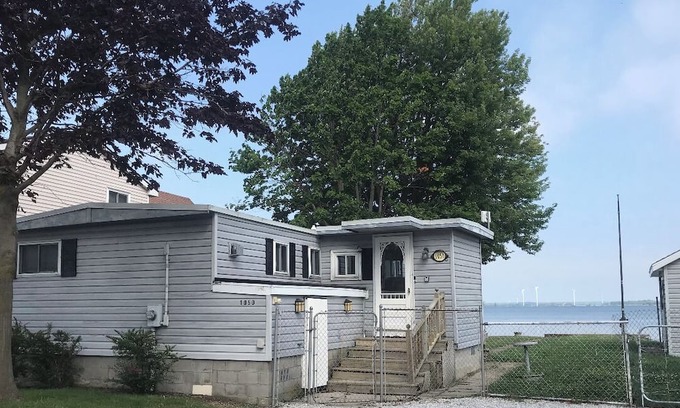 Harwich Casa | Cozy Cottage on Rondeau Bay in Erieau steps from local restaurants!