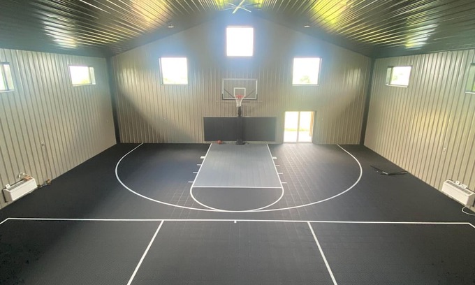 Martinsville Casa | Charming 2-bedroom Rec Center with basketball court in terrific Albany, MO.