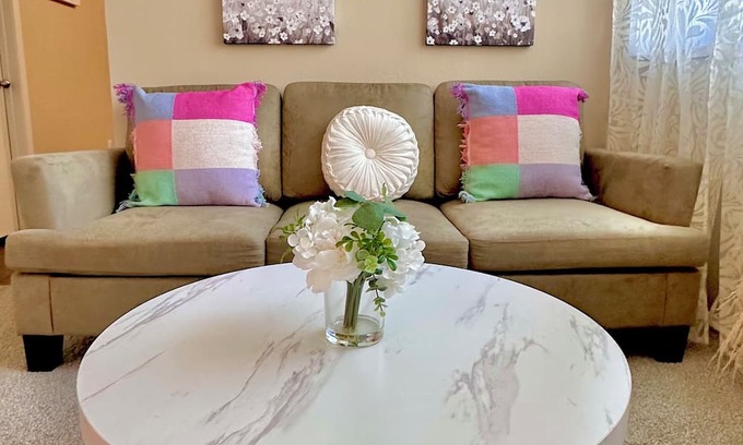 Legacy Park Apartamento | Walkable Chic Studio in Trendy Area/Parking garage/Wifi