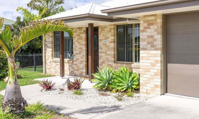 Tin Can Bay Casa | Welcome to "Tinnie Retreat"