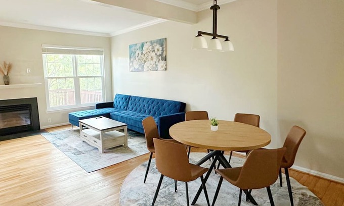 Potomac Falls Casa | Cozy 3BR townhome with parking near Dulles Airport