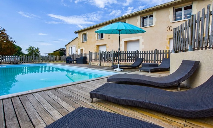Gornac Casa | Charming Holiday Home in Gornac with Swimming Pool