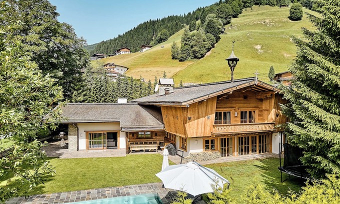 Jochberg Chalet De Esquí | Luxe Ski Chalet - Private Pool, Sauna, Home Theater, Game Room, Panoramic Views