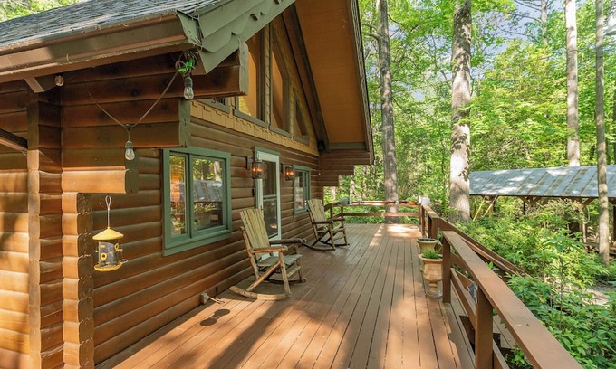 Bynum Cabina | Cozy 2-bedroom cabin in charming Pittsboro with fitness room, AC