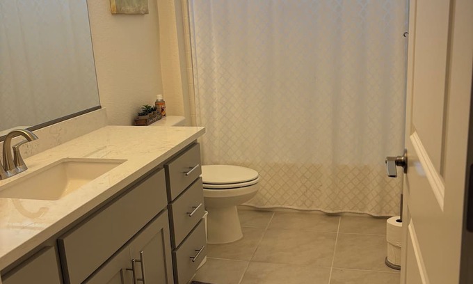 Turlock Casa | Charming 1-bedroom with private bathroom in delightful Turlock Ca.