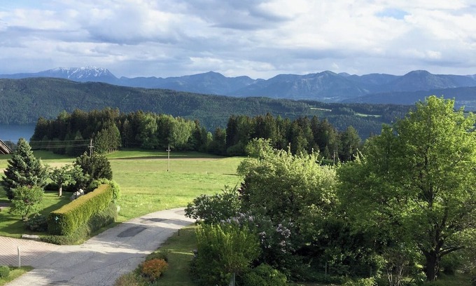 Gortschach Apartamento | Cosy Retreat with Lake and Mountain Views