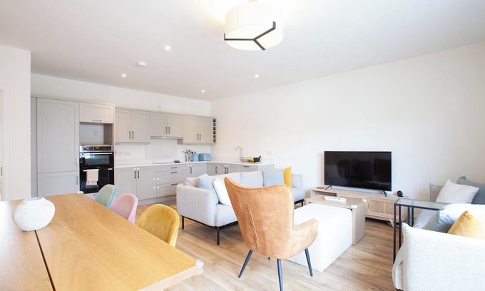 Dublin Apartamento | Modern 3BD Split-Level Home with Balcony,Dublin 16