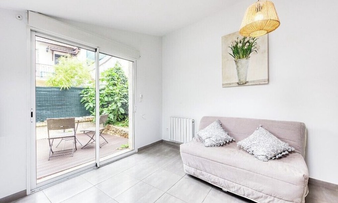 Sainte-Genevieve-des-Bois Apartamento | Loft with Mezzanine Bedroom