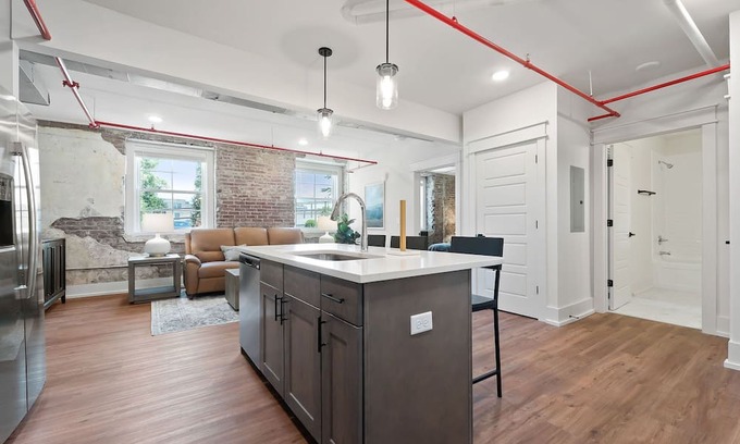 McMinnville Condominio | Stay in the spacious 2BR Squad Room in McMinnville, TN!