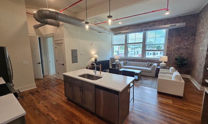 McMinnville Condominio | Cozy 1BR condo in McMinnville, perfect for 2 guests with modern amenities.