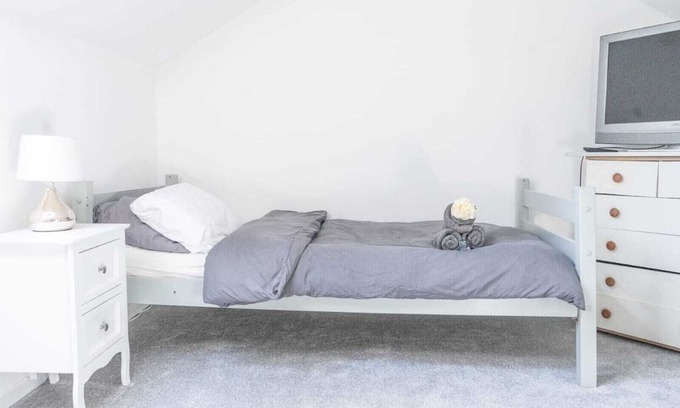 Leigh Casa | Room Number 4