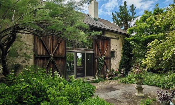 Finesville Casa | Close to the City, Far from Reality