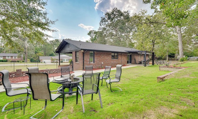Wrens Casa | Group Getaway w/Fenced Yard & Pool Table in Wrens