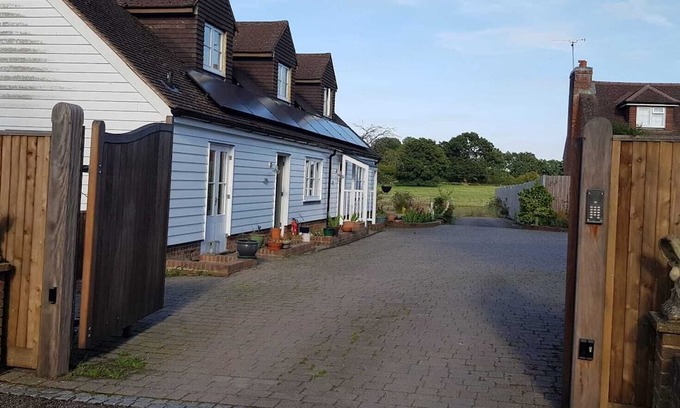 Wadhurst Cabaña | Beautiful and Spacious Countryside Cottage