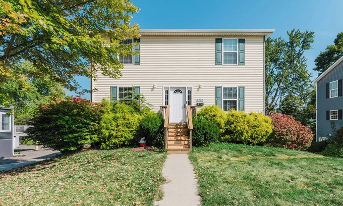 College Heights Casa | Modern Renovated 3-Bed Near Ann Arbor & Ypsilanti