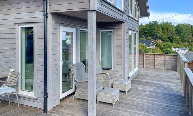 Kolbjørnsvik Casa | Lovely home in Sandviga with house sea view