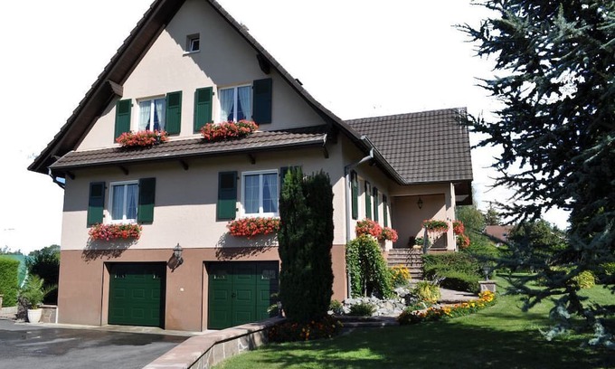 Wolfersdorf Apartamento | Quiet gite in a cul-de-sac, pets welcome by prior arrangement.