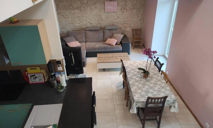 Neufchateau Apartamento | House near the train station with outdoor space