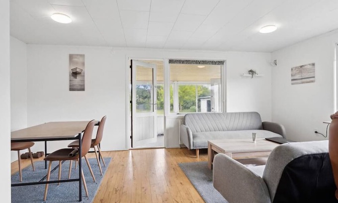 Odense Casa | The Lucky Peer – 4BR House with Free Parking, Netflix & WiFi