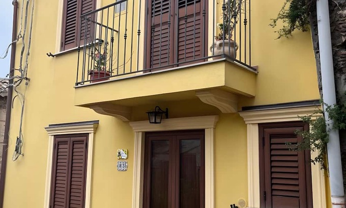 Province of Messina Apartamento | Apartment 'Domenico' with Balcony, Wi-Fi and Air Conditioning