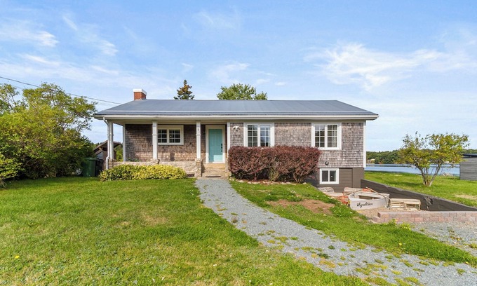 Tantallon Casa | Waters Edge on the Cove | Hot Tub Sleeps 11