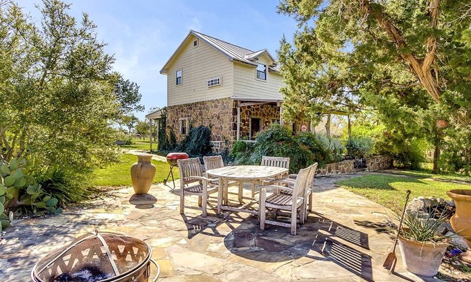Bandera Cabaña | Gorgeous Texas Hill Country Vacation Rental Ideal for Family Weekend Getaways near San Antonio
