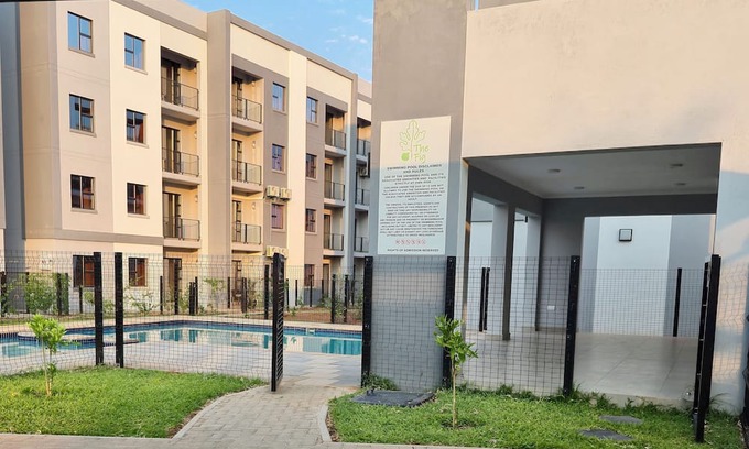 Gaborone Apartamento | Zenith Retreat - Modern, Secure 2BR w/Pool