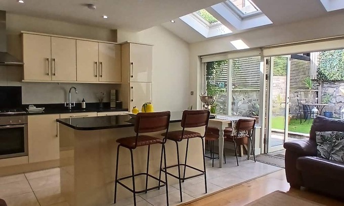 Stoneybatter Casa | Spacious, LightFilled 3BD Home Beside Phoenix Park