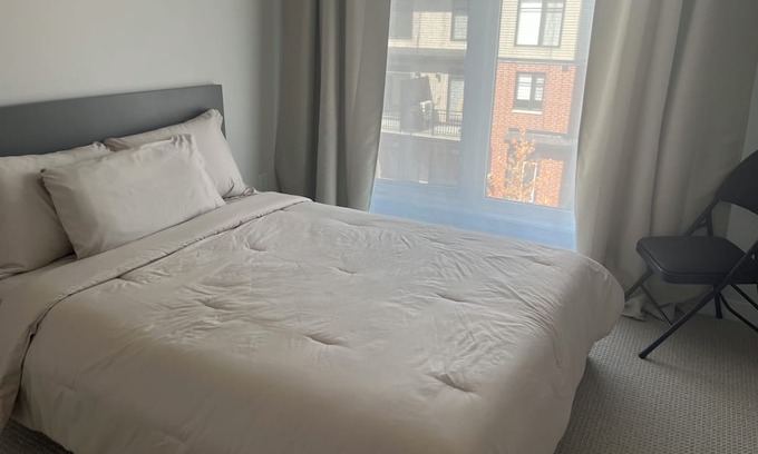 Ottawa Division Casa | Room in Ottawa close to the airport
