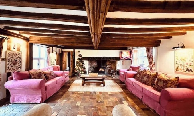Beccles Casa | Luxury Farmhouse with pool table nr Southwold