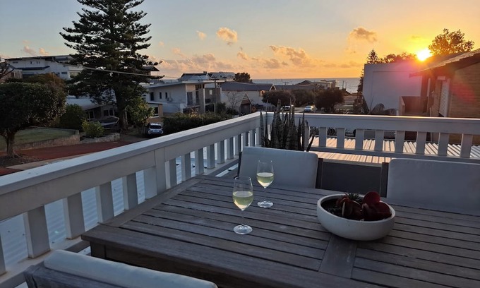 Sorrento Casa | Stylish coastal home in Sorrento featuring spacious living, modern finishes, and relaxing outdoor spaces perfect for a serene seaside getaway.