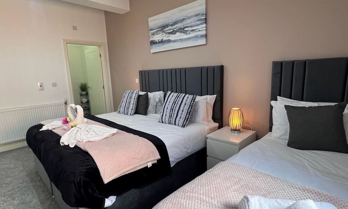 Leicester Casa | Leicester LE3 Stay Free Parking Quiet Area