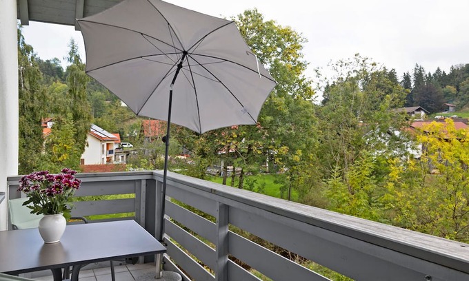 Marktoberdorf Apartamento | Holiday Apartment 'Am Mühlbach' with Shared Garden, Balcony and Wi-Fi