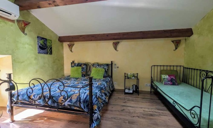 Mostuejouls Cama Y Desayuno | Bed and Breakfast 'Chambres D'hôtes - La Capluc' con vistas a la montaña, Wi-Fi y aire acondicionado