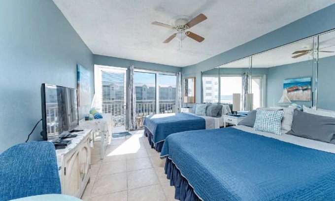Rogers Seabreeze Apartamento | Charming apartment in serene Daytona Beach with AC