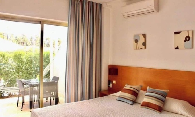 Vila Real Santo Antonio Apartamento | Apt in a 3* Hotel! Pool, Garden & Private Park! 5minutes to Monte Gordo Beach!