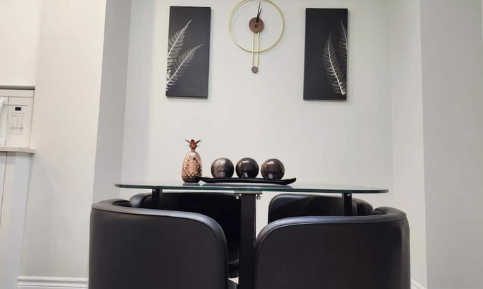 Chapel Hill South Casa | Peaceful place to stay in Ottawa
