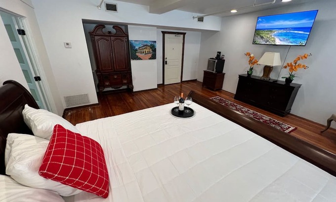 DeLand Hotel | Royal Suite