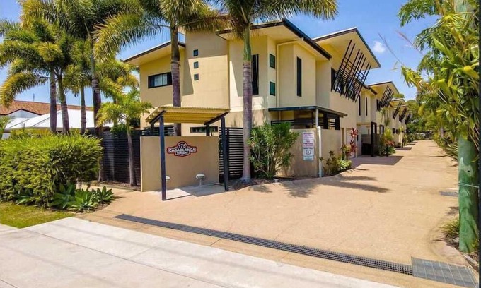 Scarness Complejo | Casablanca Palms – Family Friendly Beach Escape