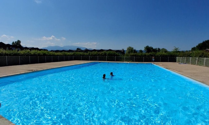 Nangy Apartamento | CosyMontBlanc apartment in residence with swimming pool, between lakes and mountains.