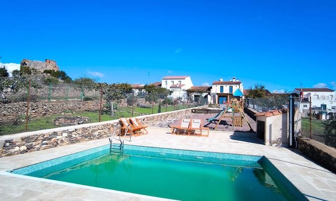 Encinasola Casa | Holiday Home "Fuerte Thirteen"