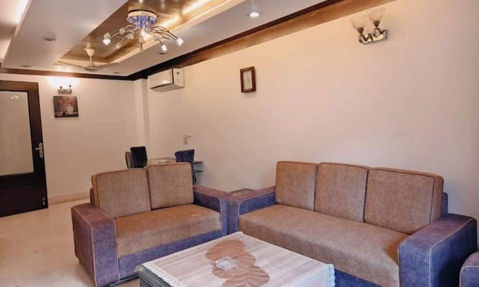Greater Kailash Apartamento | 2 BHK near M Block Market GK-1 by HostMyStay